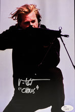 Load image into Gallery viewer, Heat Movie Poster and Color photo, both Signed and authenticated. Val Kilmer and Al Pacino
