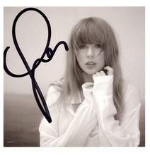 Load image into Gallery viewer, Taylor Swift Dead Poets JSA Authenticated Signed CD Cover
