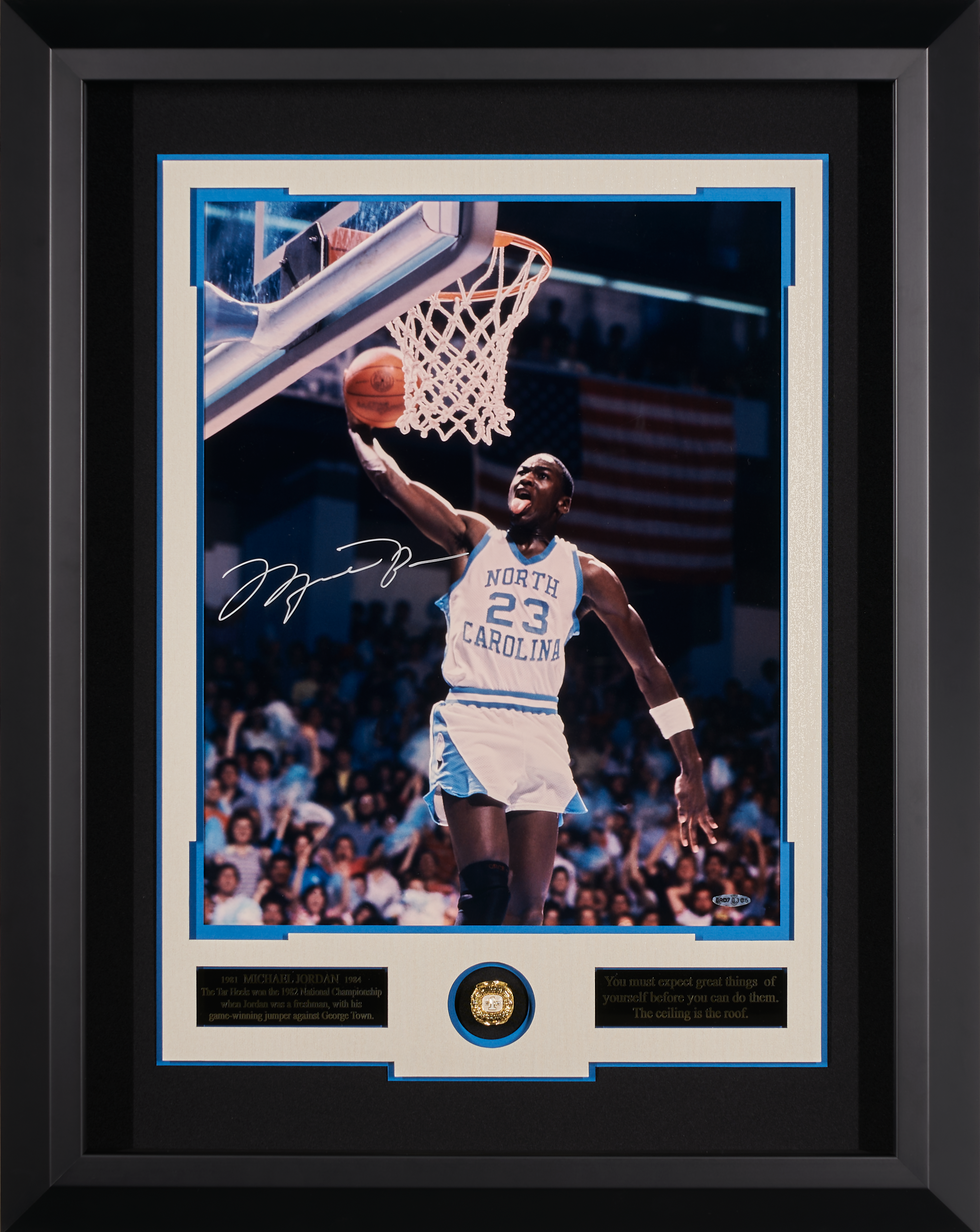 】Michael Jordan】North Caroline /額付きPhoto Michael Jordan Signed Photo at NC with replica of NCAA